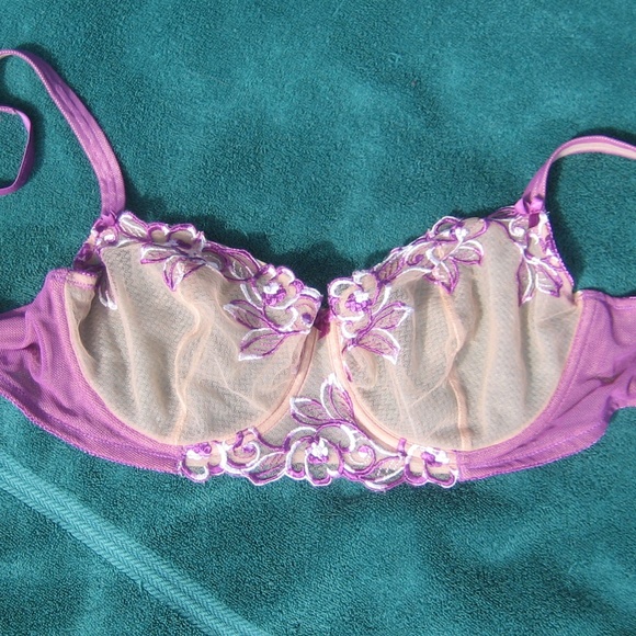 Victoria's Secret Other - Victoria's Secret 40D gorgeous lace underwire bra